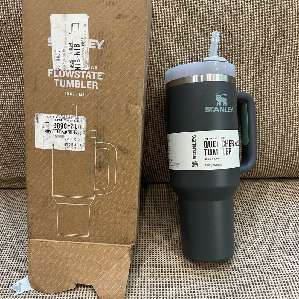 Brand new 40 oz Charcoal Teal Stanley